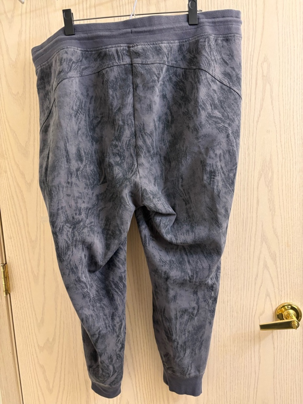 Old Navy patterned Patterned Drawstring Joggers With Pockets - Picture 2 of 6